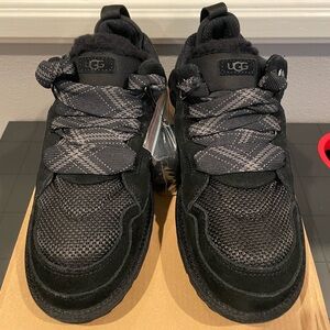 UGG Lowmel Black Size 6 Women’s / 5y